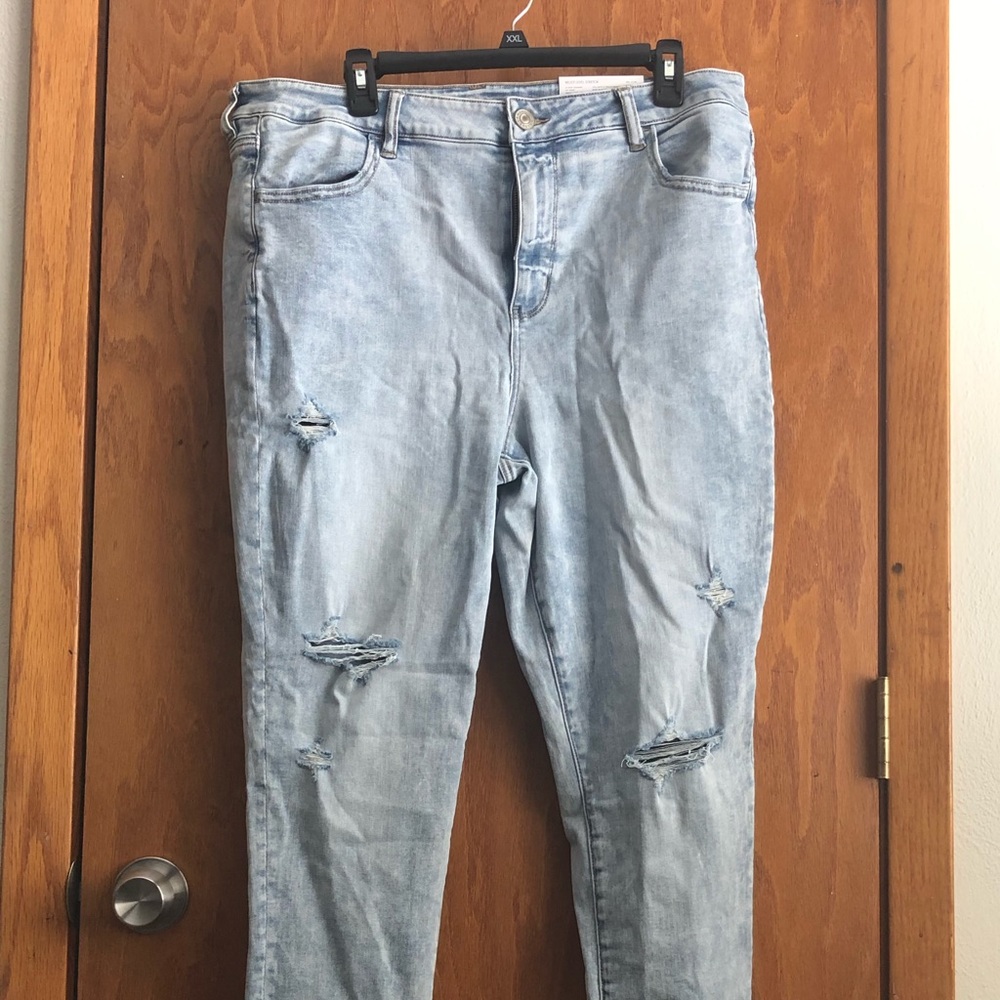 AE Light Wash Hi Rise Ripped Jegging